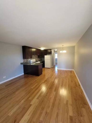 Main picture of 8506 Waukegan Rd