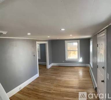 Main picture of 90 Elm St