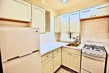 Main picture of 330 E 91st St