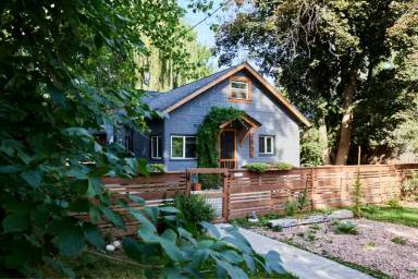 Main picture of 213 S Sunset St