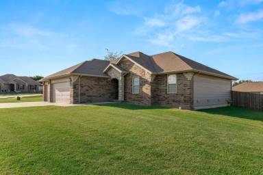 Main picture of 2500 W Chris Ct