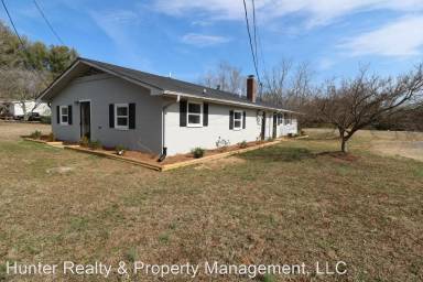Main picture of 5795 Gayray St