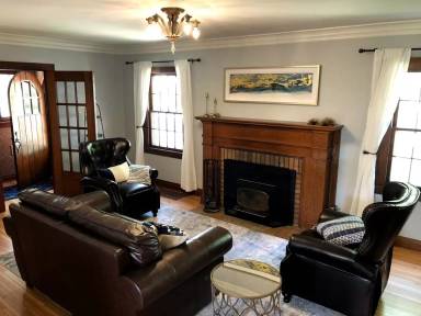 Main picture of 834 1st St NW