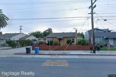 Main picture of 610 E Poplar Ave