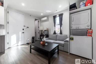 Main picture of 979 E 34th St