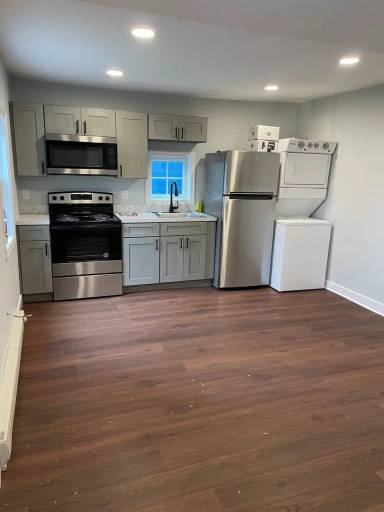 Main picture of 122 E High St