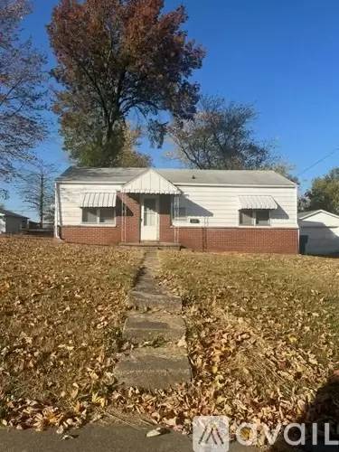 Main picture of 916 W Main St