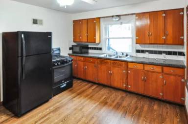 Main picture of 1412 S 60th St