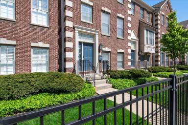 Main picture of 318 E Ohio St