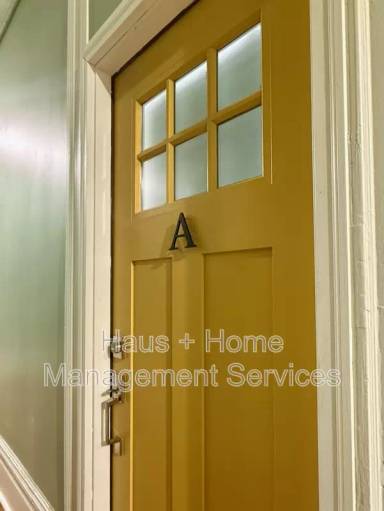 Main picture of 906 Penn Ave