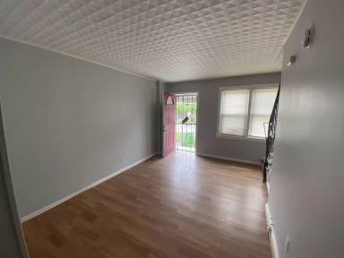 Main picture of 1042 Bergen Ave