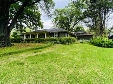 Main picture of 5051 Barry Rd