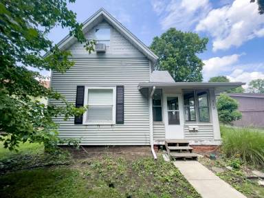 Main picture of 812 W University Ave
