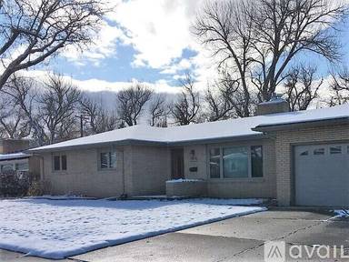 Main picture of 2025 Lynwood Pl