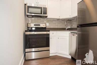 Main picture of 817 W Lakeside Pl