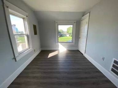 Main picture of 1419 S Main St