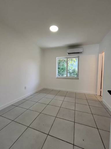 Main picture of 1958 NE 172nd St