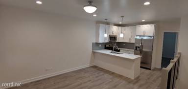Main picture of 2344 W Grand Ave