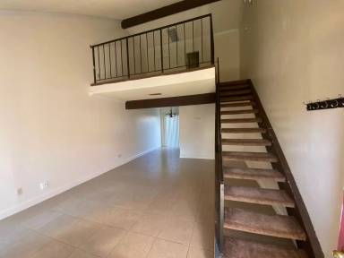 Main picture of 946 W Cameron St