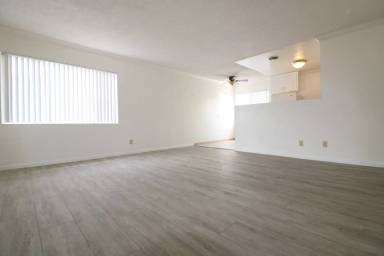 Main picture of 4760 Kansas St