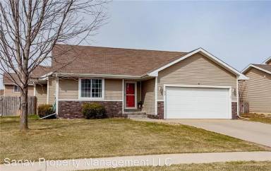 Main picture of 870 SE Westgate Dr