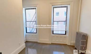 Main picture of 270 Newbury St