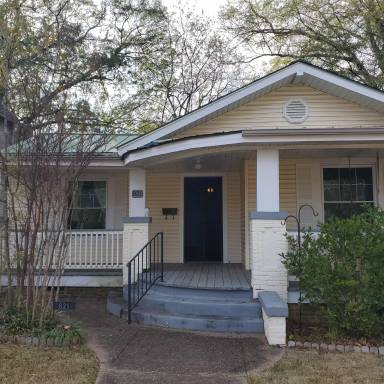 Main picture of 821 Meridian St