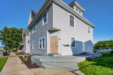 Main picture of 607 W Wayne St
