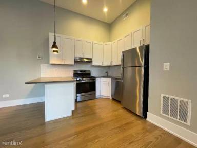 Main picture of 2047 N Hoyne Ave