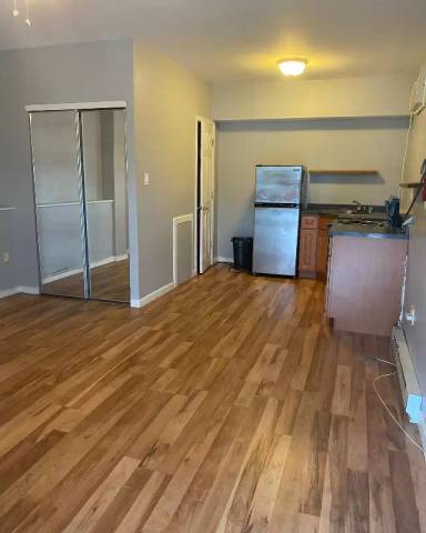 Main picture of 5235 Woodland Ave