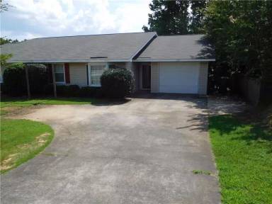 Main picture of 2105 Henderson Dr