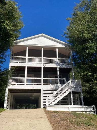Main picture of 106 Huron Ct