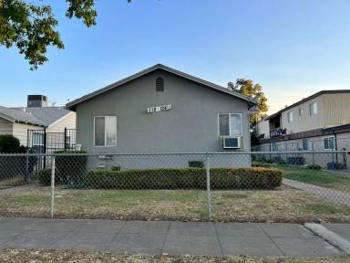 Main picture of 152 1/2 W 18th St
