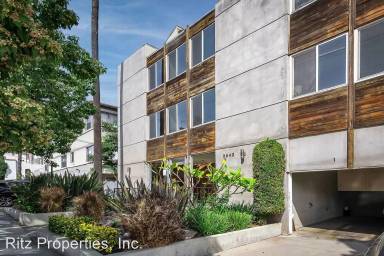Main picture of 2542 N Beachwood Dr