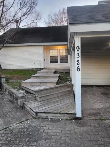 Main picture of 9326 Martinique Dr