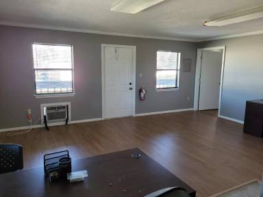 Main picture of 655 W Fulton St