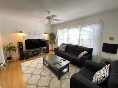 Main picture of 6144 N Hoyne Ave