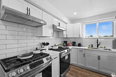 Main picture of 1151 W 37th Dr