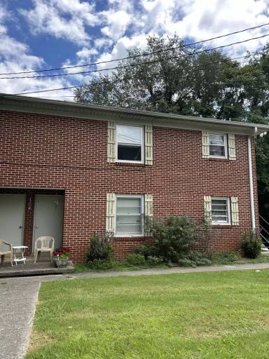 Main picture of 104 Greenlawn Dr