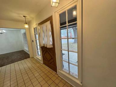 Main picture of 7312 E 59th St