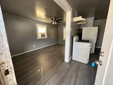 Main picture of 1810 Avenue R