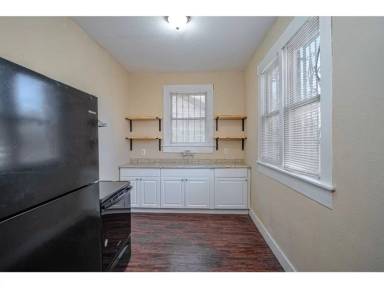 Main picture of 639 Canton