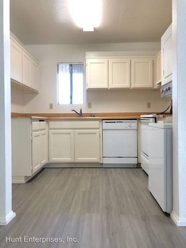 Main picture of Orangewood Apartment Complex