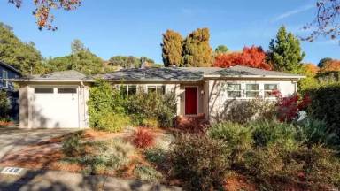 Main picture of 140 Hilldale Dr