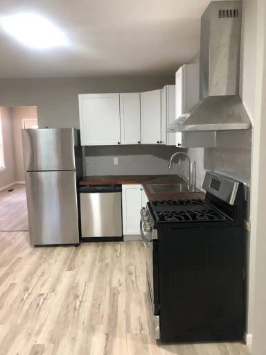 Main picture of 3010 Daisy Ave