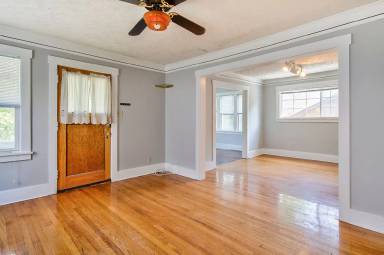 Main picture of 1220 N 52nd St