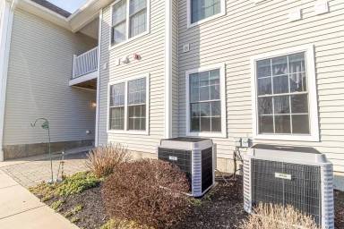 Main picture of 130 Meridian St