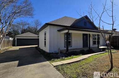Main picture of 307 E Waco St