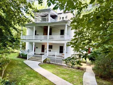 Main picture of 1900 Sulgrave Ave