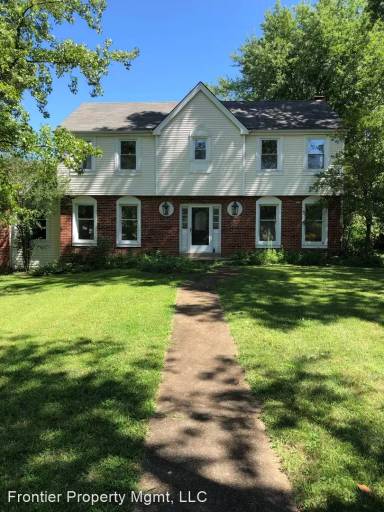 Main picture of 896 Twin Pine Dr